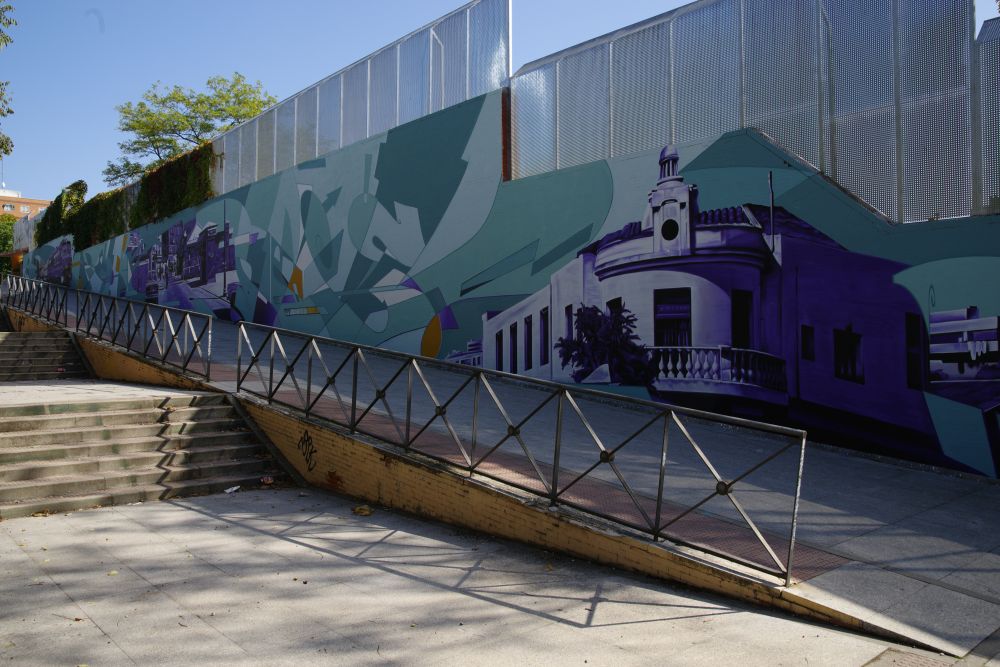 Mural en memoria de un pasado ferroviario