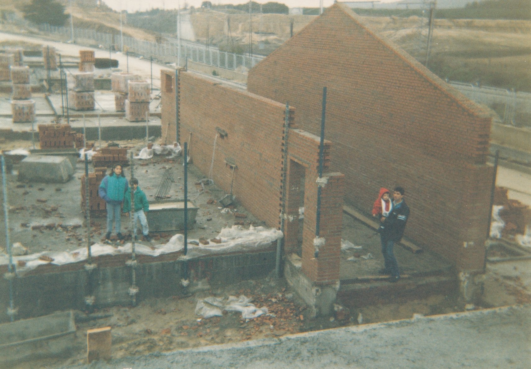 La familia visita el avance de las obras