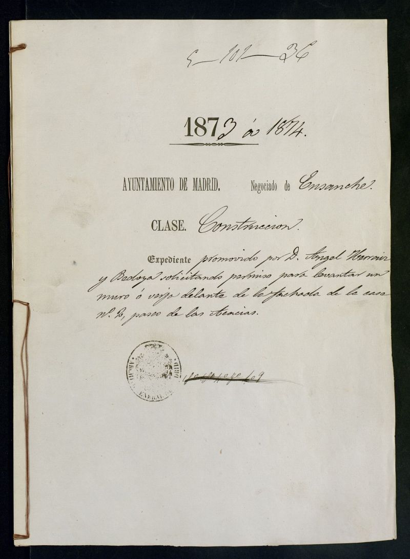 D. Angel Herriz y Bedoya, solicitando permiso para levantar un muro o verja delante de la fachada de la casa n 2, paseo de las Acacias.